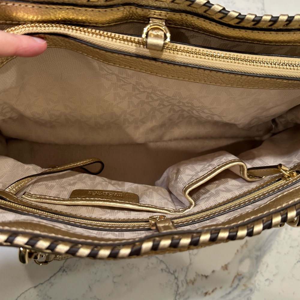 Micheal Kors leather and straw woven satchel - Picture 7 of 7